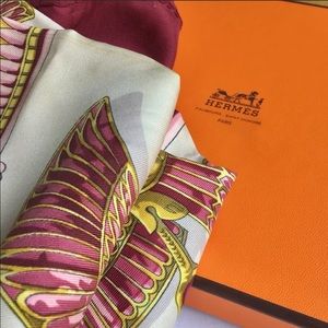 100% Auth. Vintage Hermès Silk Scarf